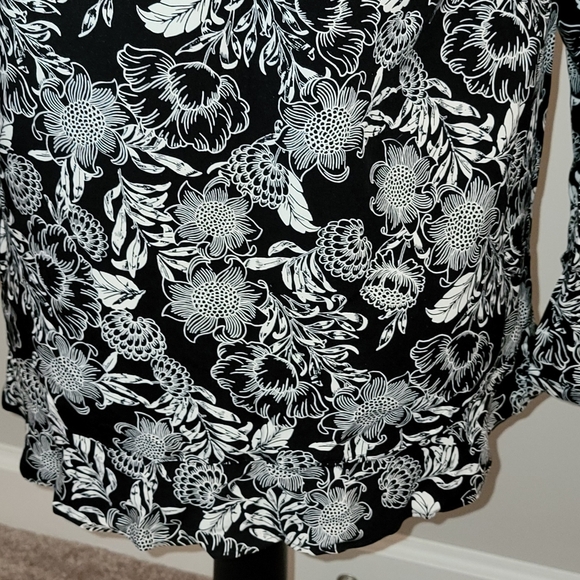 NWOT J.Jill black white floral top - Picture 3 of 5